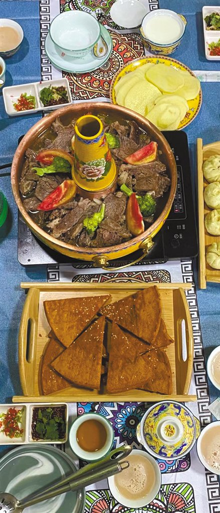 藏式火锅。记者　格桑伦珠　摄