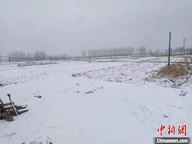 湖北襄阳谷城县马台村出现积雪。　马闯 摄
