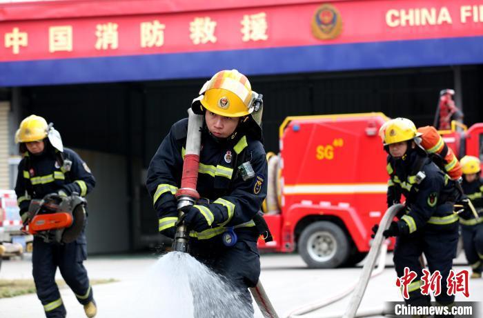 (新春走基層)一名消防員的故事:入隊十年,沒有一次