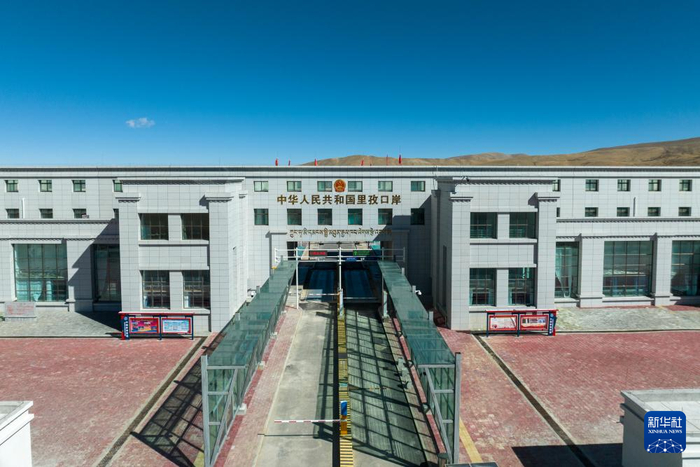 里孜边检站,海拔4700米左右,一年内,这里大多数的日
