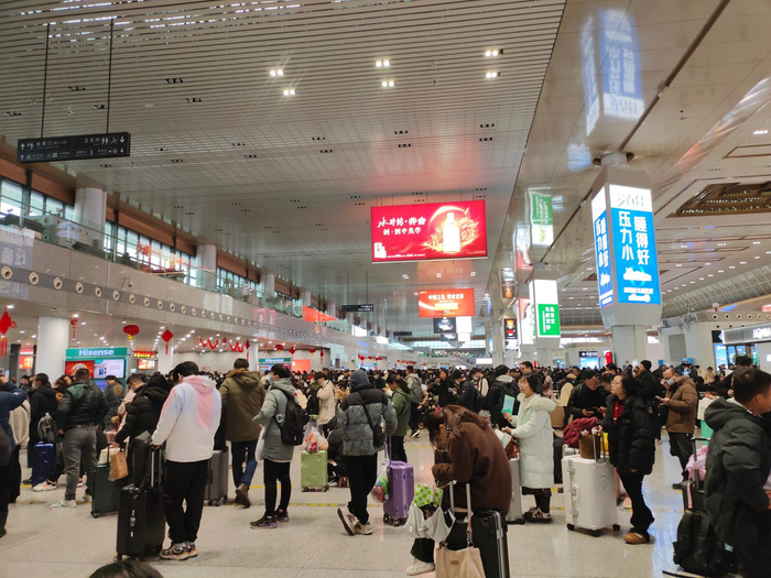 ▲南京南站内的候车旅客 受访者供图