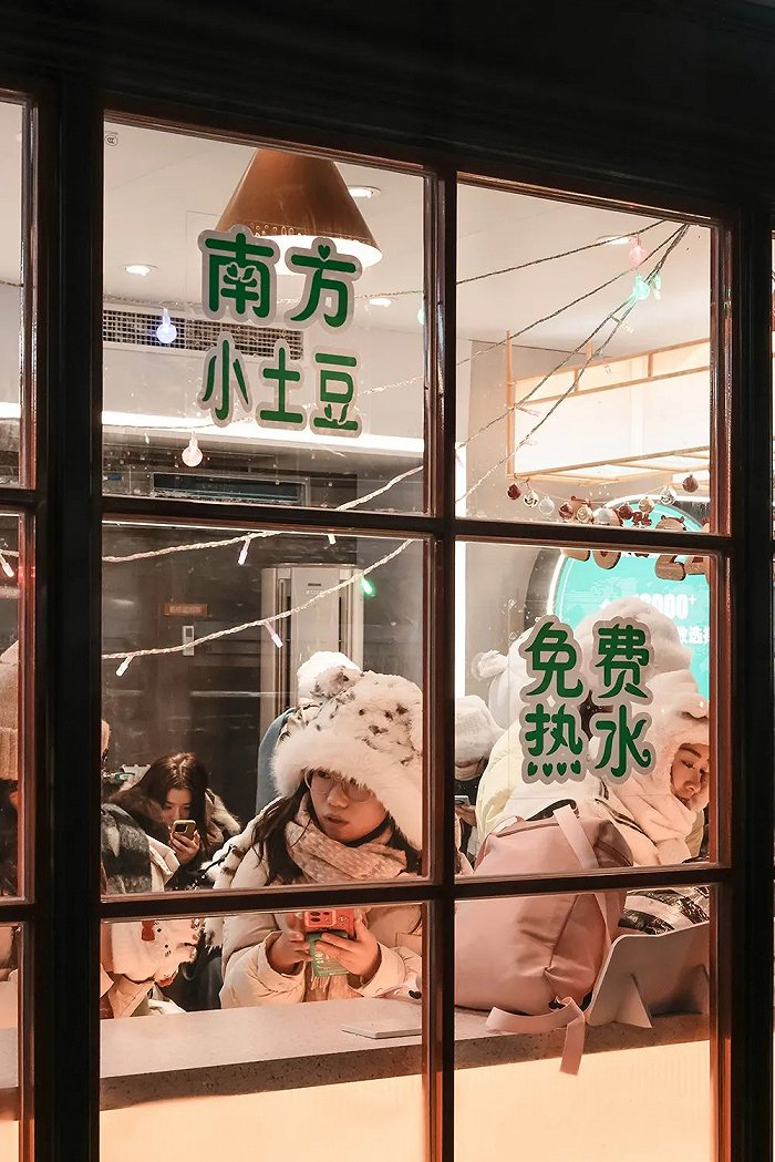 哈尔滨为游客设置的暖房。