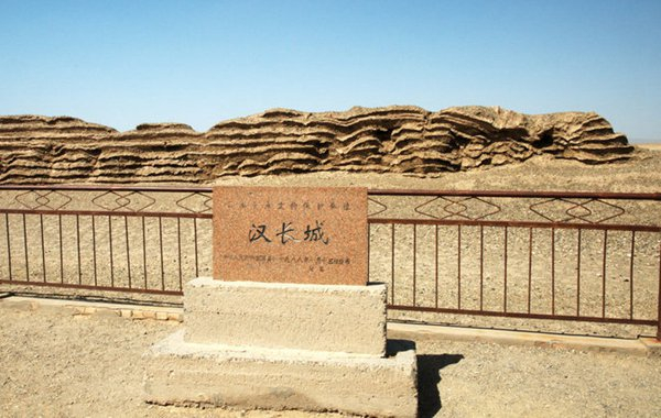 位于玉门关的汉长城(敦煌市融媒体中心 供图)