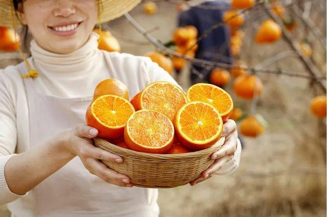 △沃柑继承了橘子皮薄的优点，同时也拥有橙肉的清甜脆爽