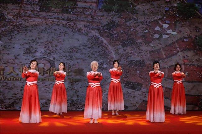 椿萱茂·和园长者社区和园舞蹈社团《花开中国》