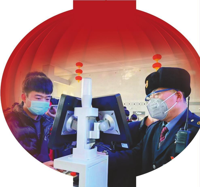         如今在喀左高铁站，务工、旅游、探亲的旅客都多了不少。