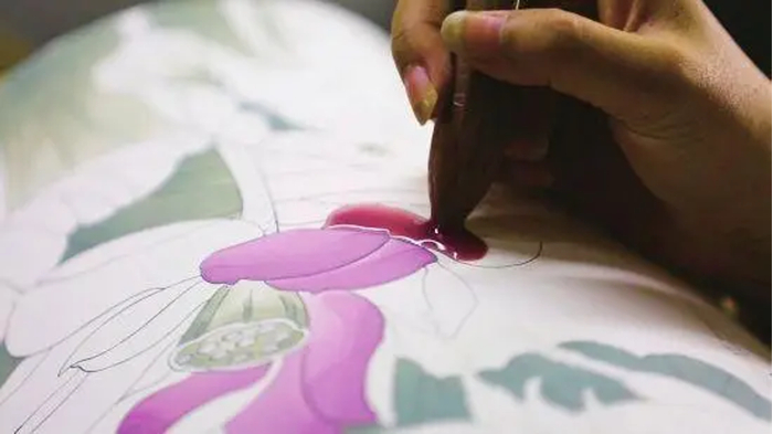 △醴陵釉下五彩瓷的双勾分水填色技法