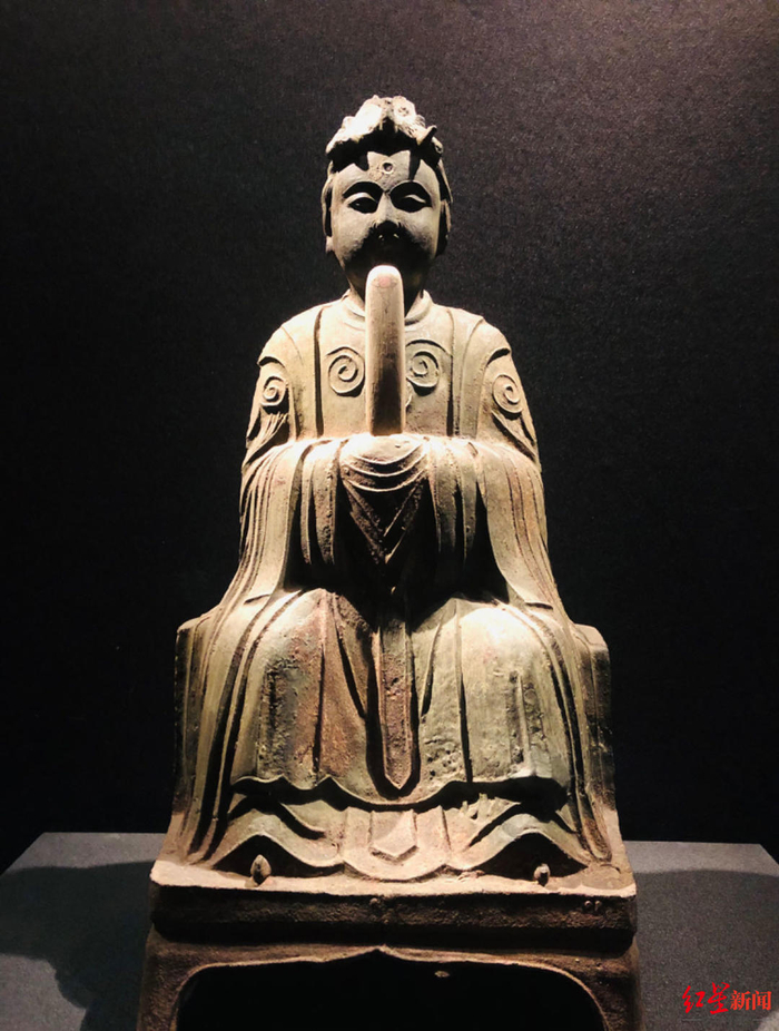 明代“关娘娘坐像”（运城市解州关帝庙文物保护所藏）