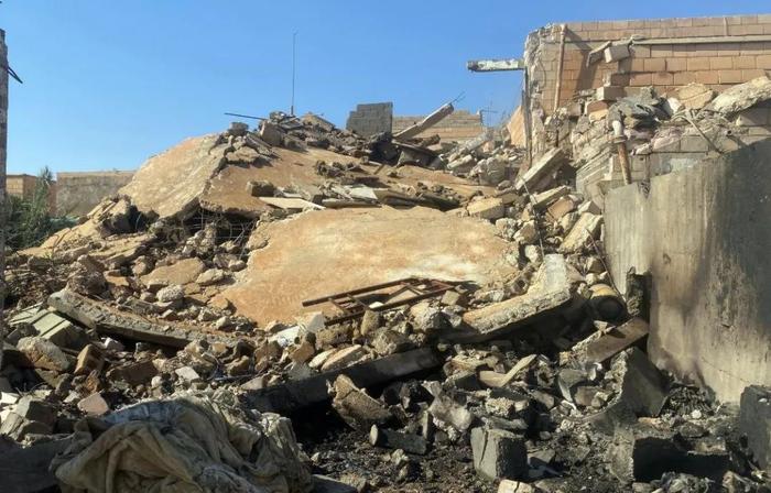 这是2月3日在伊拉克安巴尔省拍摄的遭美军袭击损毁的房屋。新华社发