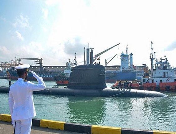 印度海军潜艇到访斯里兰卡，印媒炒作“击败中国”