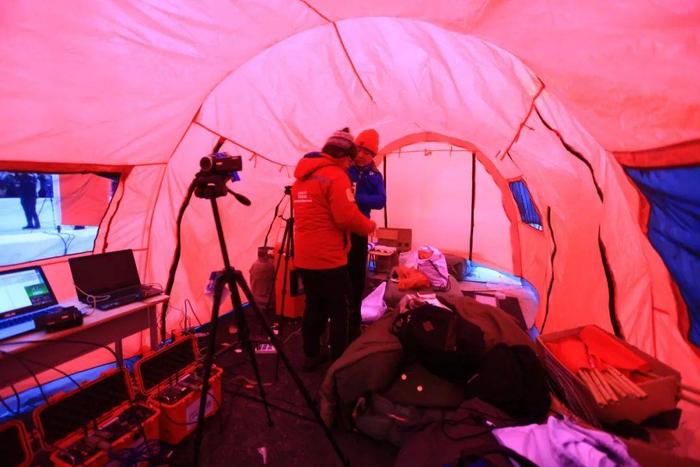 配图：第一届黑龙江冰上马拉松现场，老樊团队的保障帐篷