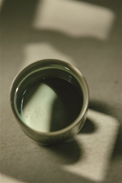 博山美术馆的《龙凤对杯》文创品。孙坚 摄