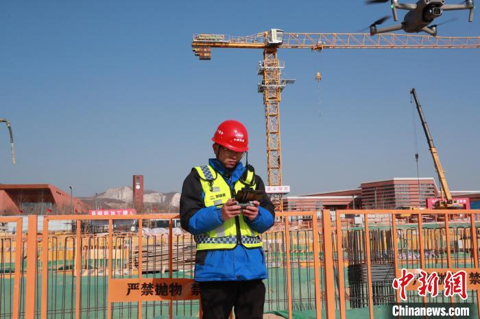 (新春走基层)腊月里的"热"度:200余建设者奋战重点工程|无人机_新浪新