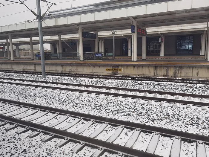 路途轨道的积雪。图 / 受访者提供