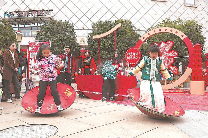     体验畲族“摇锅”朱世刚 摄