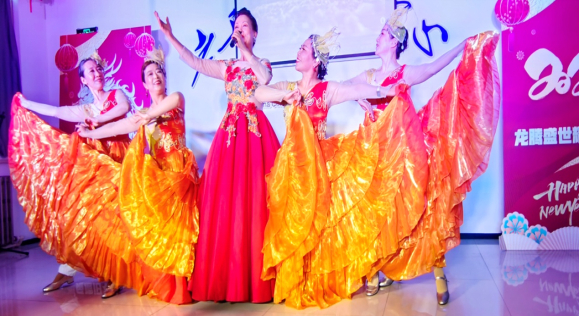 　　参加晚会的老同志们纷纷表示，要发挥余热，为鞍山建行、为鞍山地区的高质量发展贡献自己的力量。