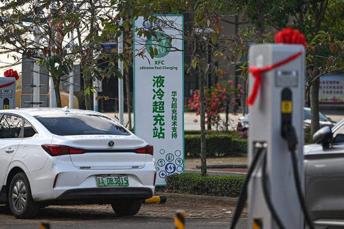1月20日在海南省海口市拍摄的椰速充海口文体公园全液冷超充站。 新华社记者 蒲晓旭 摄