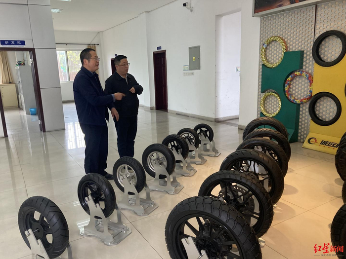 ▲四川远星橡胶有限责任公司的董事长赵春