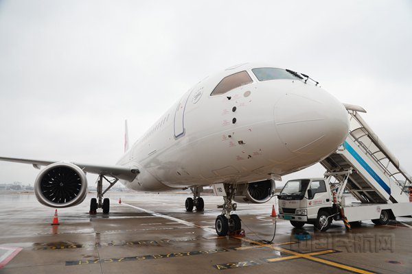 执飞航班的C919国产客机（胡夕姮/摄）