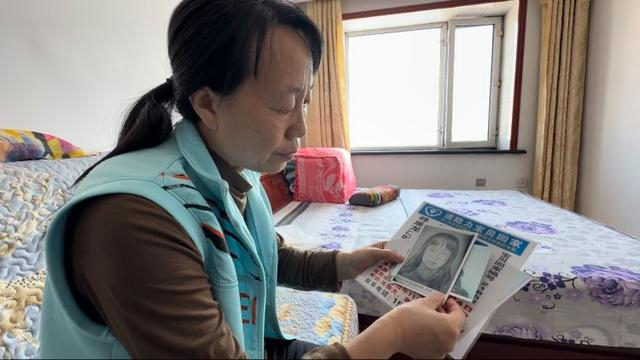 画像专家画出燕燕长大的样子。摄影/上游新闻记者 张莹