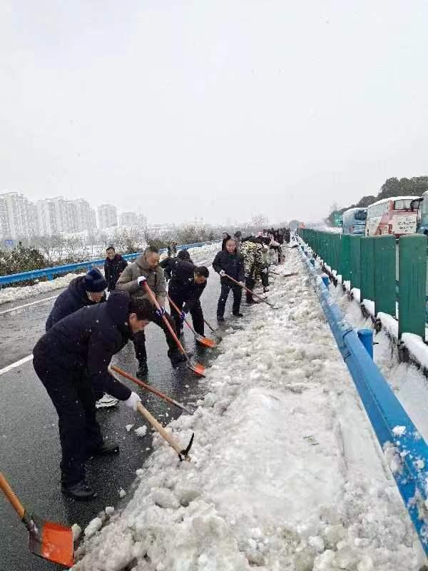 荆州破冰图片