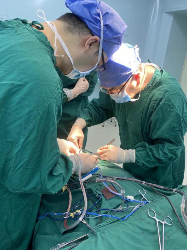 西南地区首例！四川泰康医院成功实施美敦力新型人工椎体手术