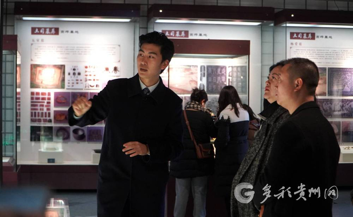 讲解员为观众介绍播州杨氏土司遗存