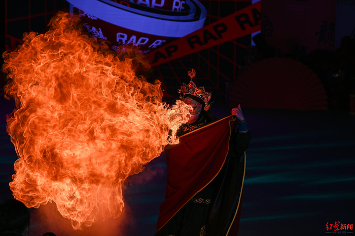 ▲“夜游锦江”新航线首发仪式暨新春歌会在音乐广场举行