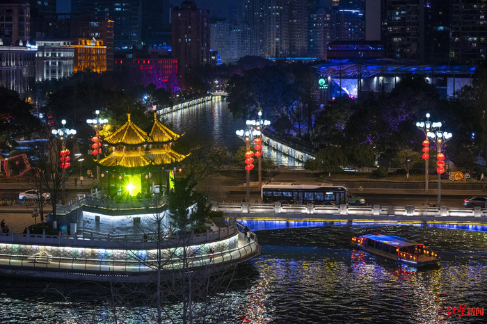 ▲“夜游锦江”新航线首发