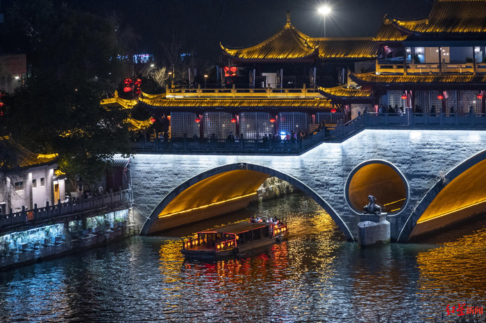 ▲“夜游锦江”新航线首发