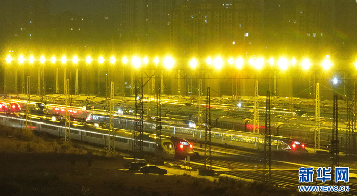 2024年春运之际，航拍南昌西动车所存车线，一列列完成检修的动车组蓄势待发  图：新华网