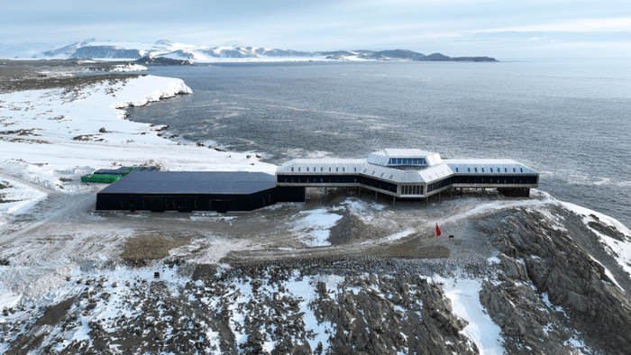 △中国南极秦岭站（祝贺/摄）