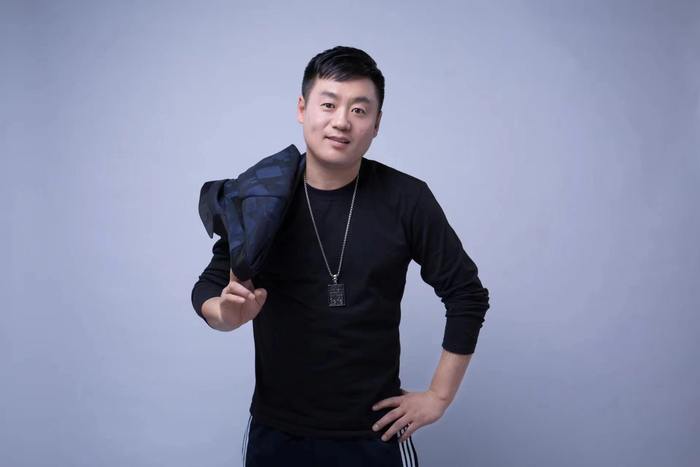 图为演员歌手宋晓峰