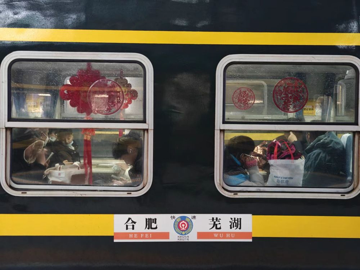 K8525次列车外景。新华社记者 陈诺 摄