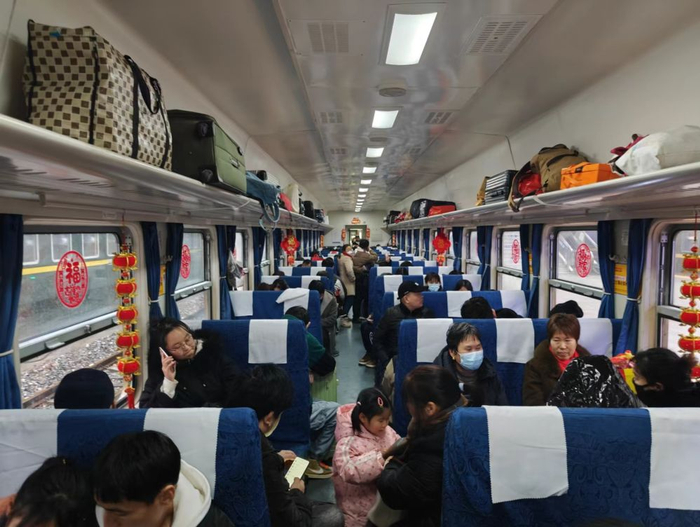 k8525车厢内部.新华社记者 陈诺 摄