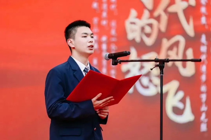 长乐一中陈励言在成人礼上代表高三学子发言