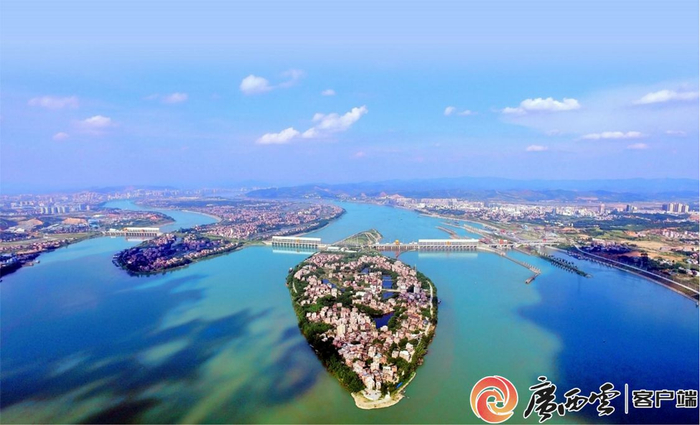 图为拥有“铁公水空”立体交通的藤县航拍图。资料图