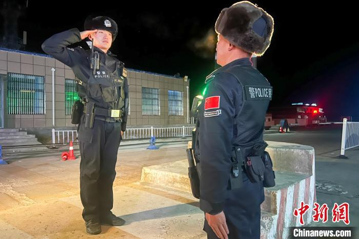 (新春走基层)海拔4960米 西藏马攸木拉山下移民管理警察的坚守|民警