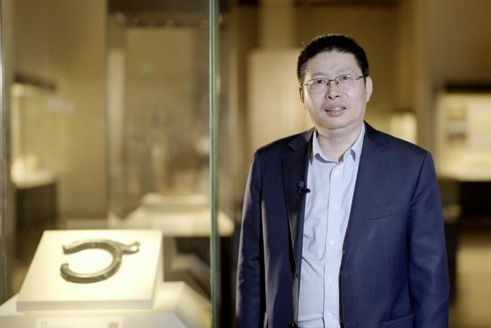 中国国家博物馆副馆长张伟明介绍馆藏c形玉龙.