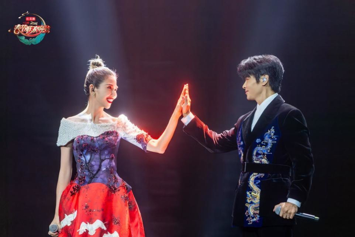 张晋蔡少芬夫妇《做你的光》