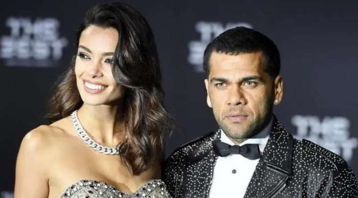 阿尔维斯和他的前妻乔安娜·桑兹