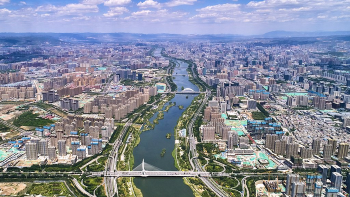 太原城被汾河一水中分(图片来源:视觉中国)