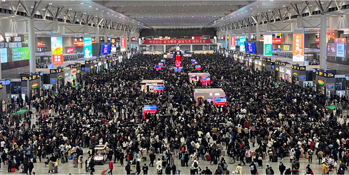2月6日上海虹桥火车站人流情况（财联社记者摄）