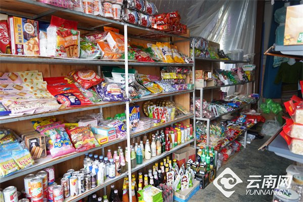 陇海村民小组村民自营的百货店