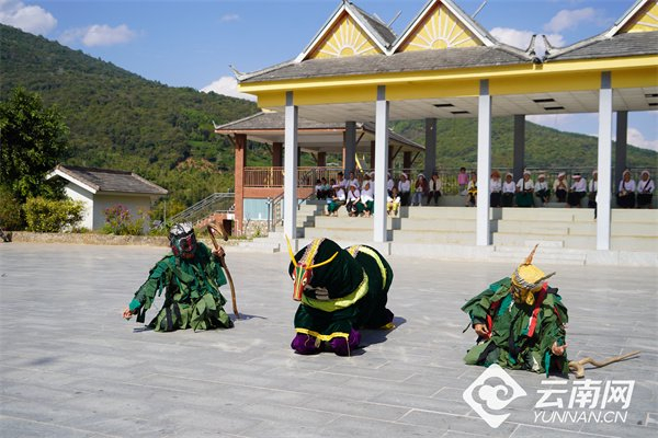 “山神舞”表演