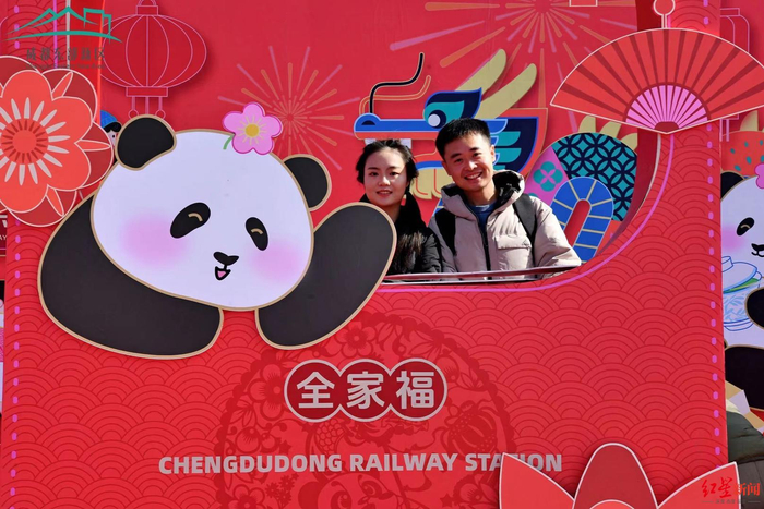 ▲袁迪与妻子夏雪