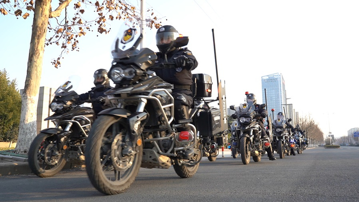 巡特警大队巡逻(央广网发 刘剑忠 摄)