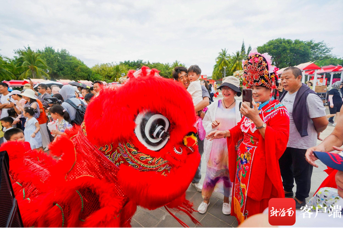 2024三亚群艺新春庙会现场。三亚旅文集团供图