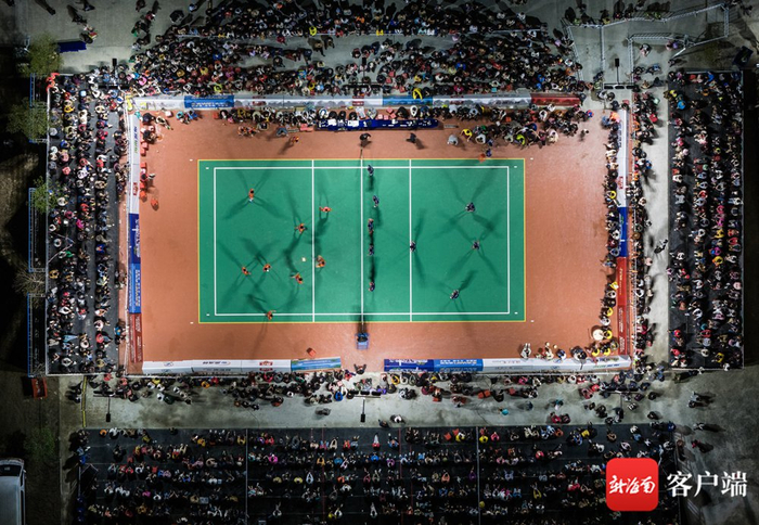 海南“村VA”迎春赛，吸引众多民众前来观赛。记者 李昊 摄