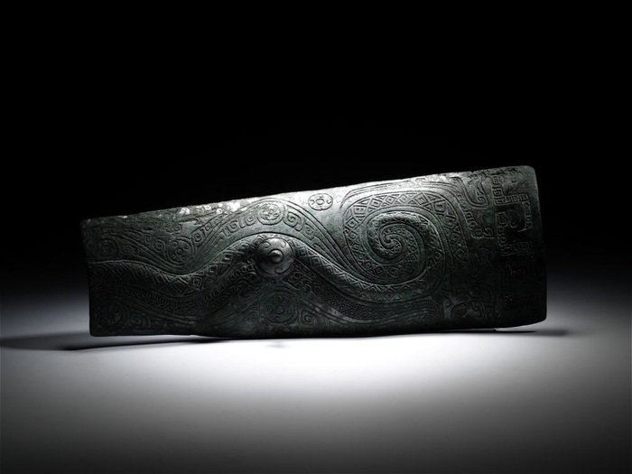   商代龙形觥器盖上龙身纹饰（山西博物院供图）